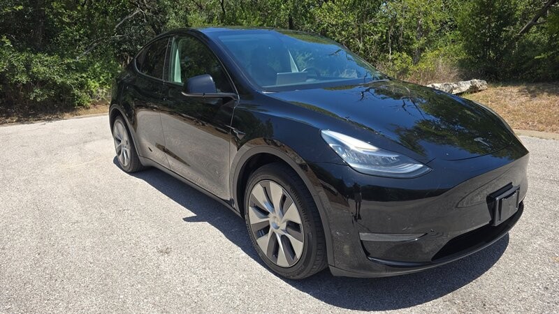 Tesla Model Y Vehicle Image 7