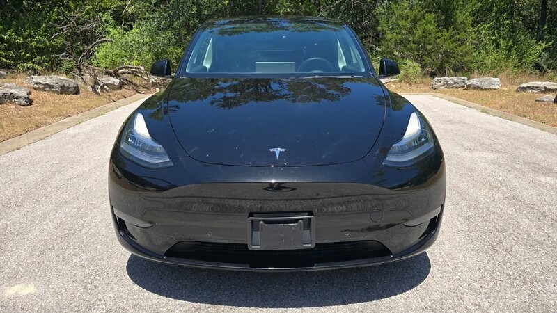 Tesla Model Y Vehicle Image 8