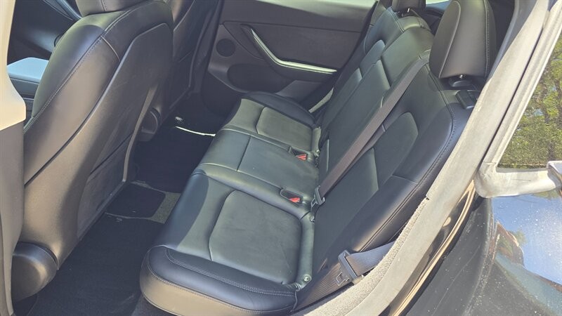 Tesla Model Y Vehicle Image 10