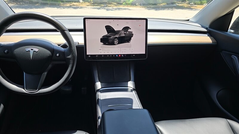 Tesla Model Y Vehicle Image 11