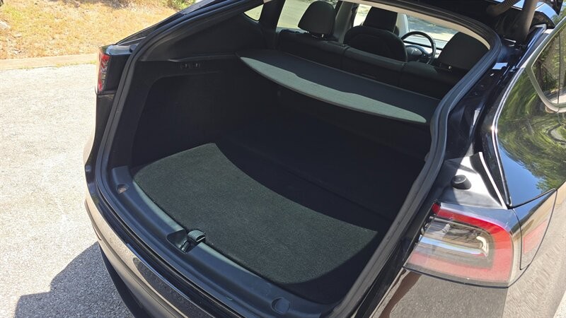 Tesla Model Y Vehicle Image 12