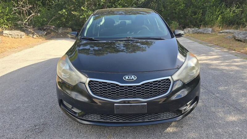 Kia Forte Vehicle Image 8