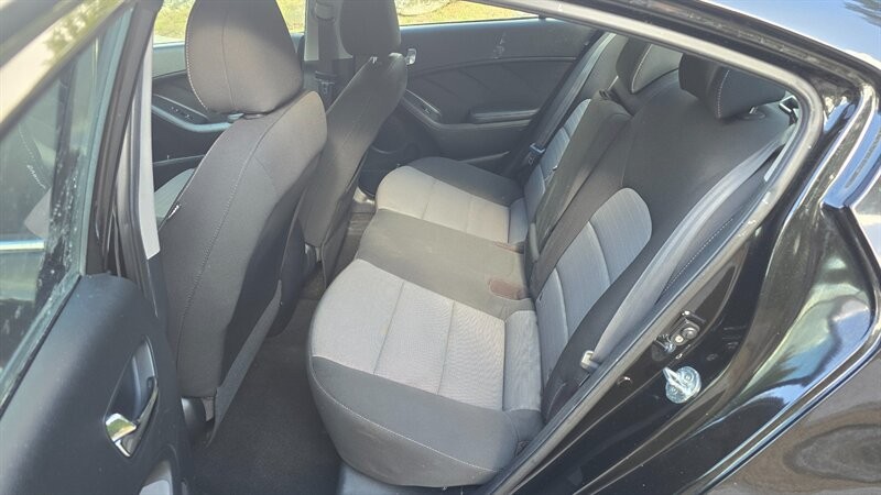 Kia Forte Vehicle Image 10