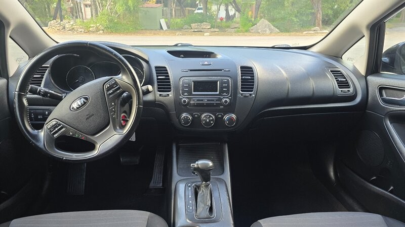 Kia Forte Vehicle Image 11