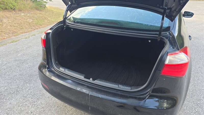 Kia Forte Vehicle Image 12
