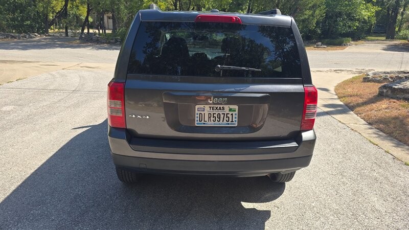 Jeep Patriot Vehicle Image 4