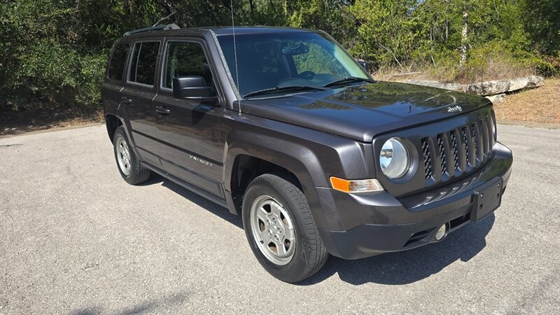 Jeep Patriot Vehicle Image 7