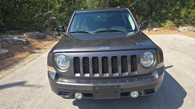 Jeep Patriot Vehicle Image 8