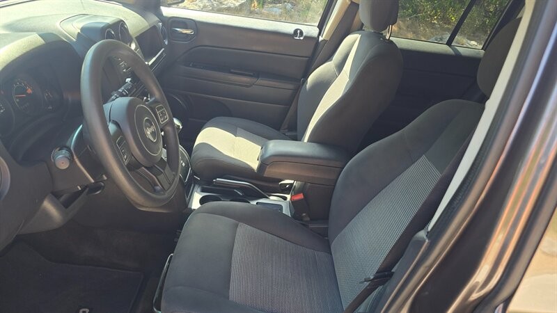 Jeep Patriot Vehicle Image 9