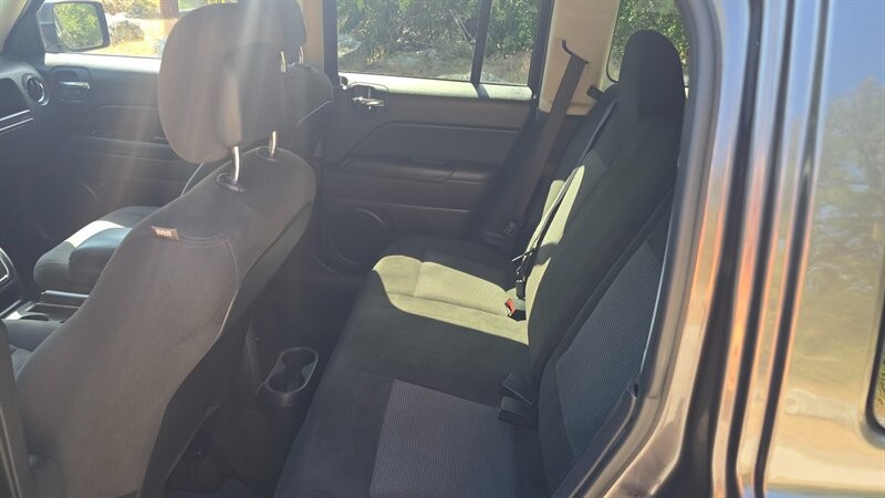 Jeep Patriot Vehicle Image 10