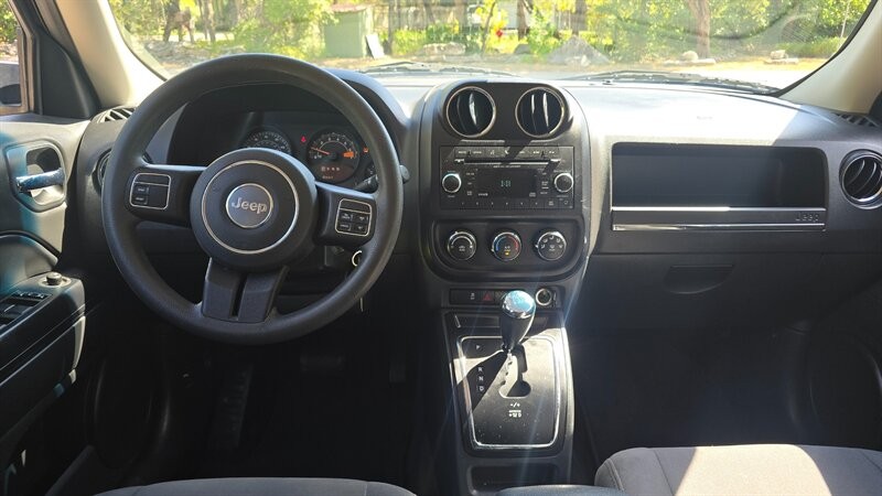 Jeep Patriot Vehicle Image 11
