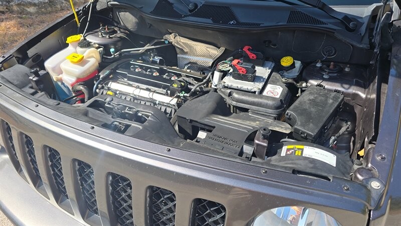 Jeep Patriot Vehicle Image 13