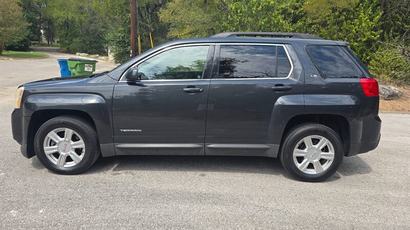 GMC Terrain Vehicle Image 2