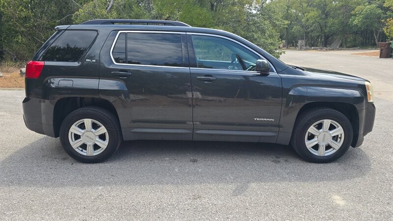 GMC Terrain Vehicle Image 6