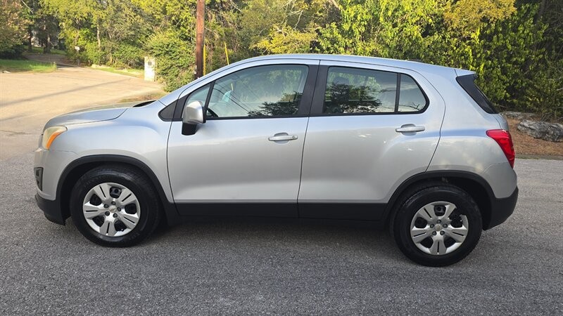 Chevrolet Trax Vehicle Image 2