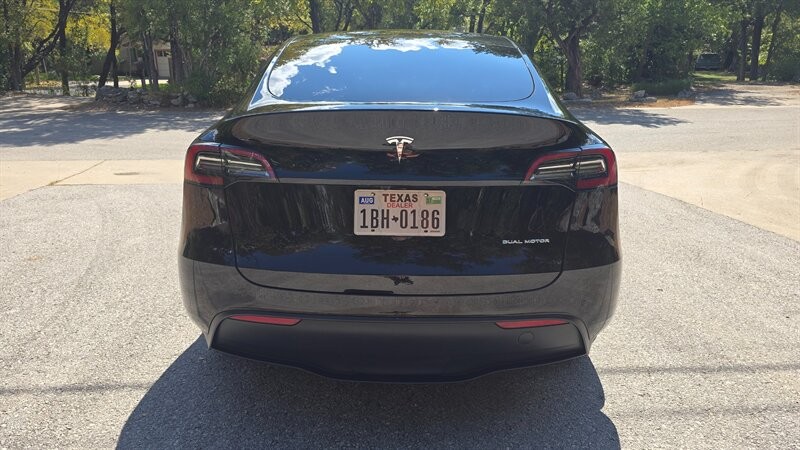 Tesla Model Y Vehicle Image 4