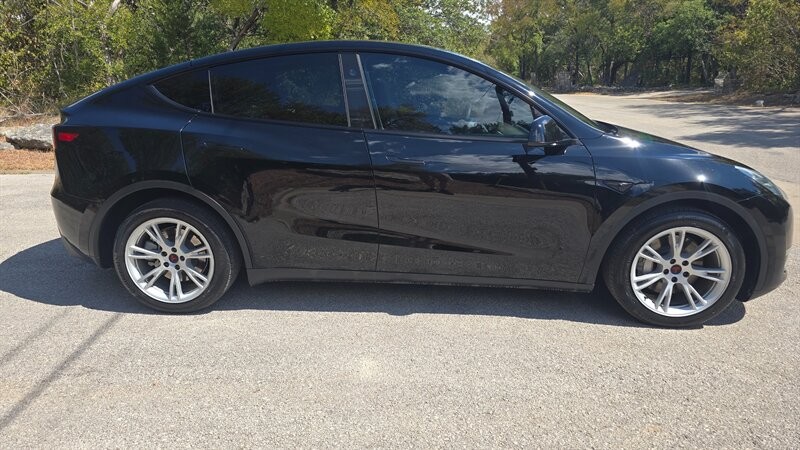 Tesla Model Y Vehicle Image 6