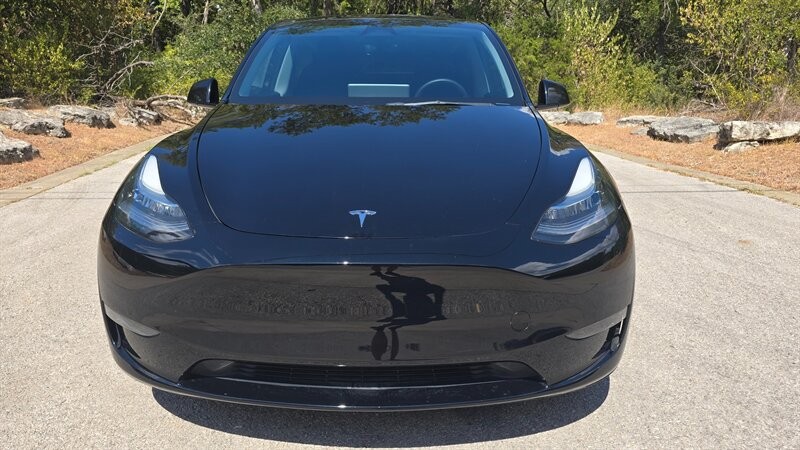 Tesla Model Y Vehicle Image 8