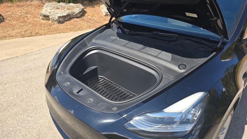 Tesla Model Y Vehicle Image 13
