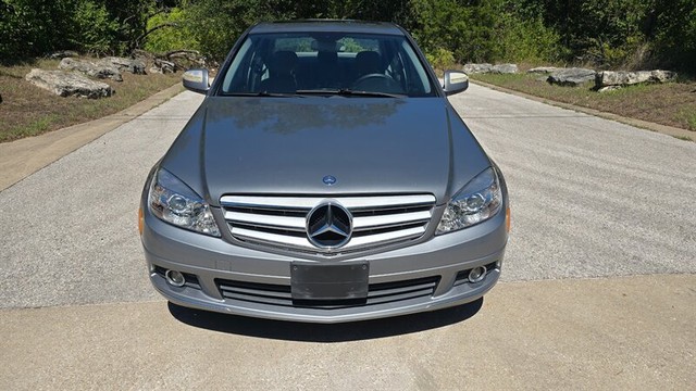 Mercedes-Benz C-Class Vehicle Full-screen Gallery Image 08