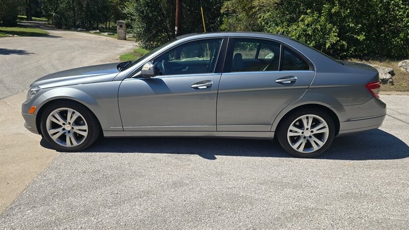 Mercedes-Benz C-Class Vehicle Image 2
