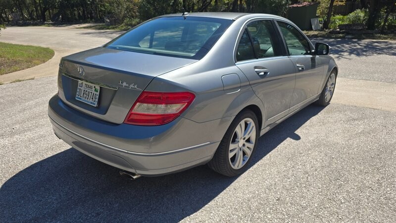 Mercedes-Benz C-Class Vehicle Image 5