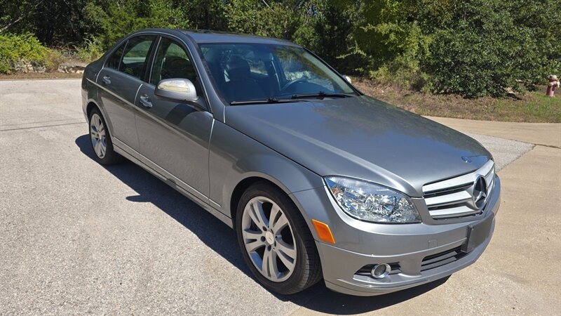 Mercedes-Benz C-Class Vehicle Image 7