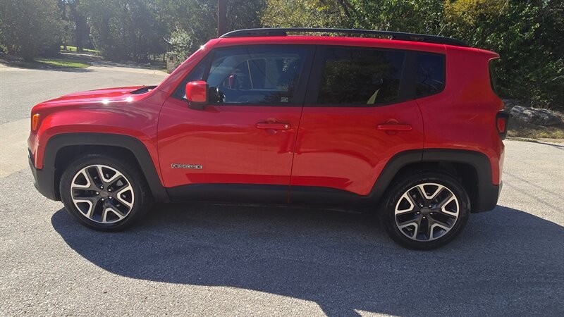 Jeep Renegade Vehicle Image 2