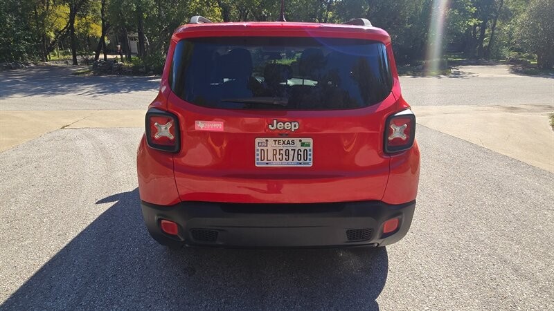 Jeep Renegade Vehicle Image 4