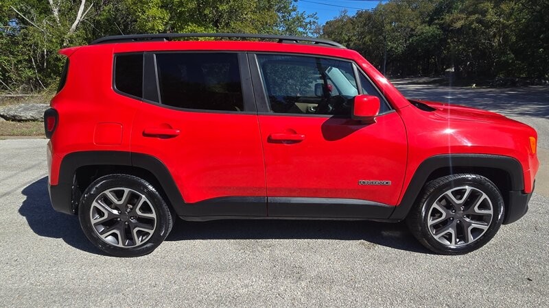 Jeep Renegade Vehicle Image 6