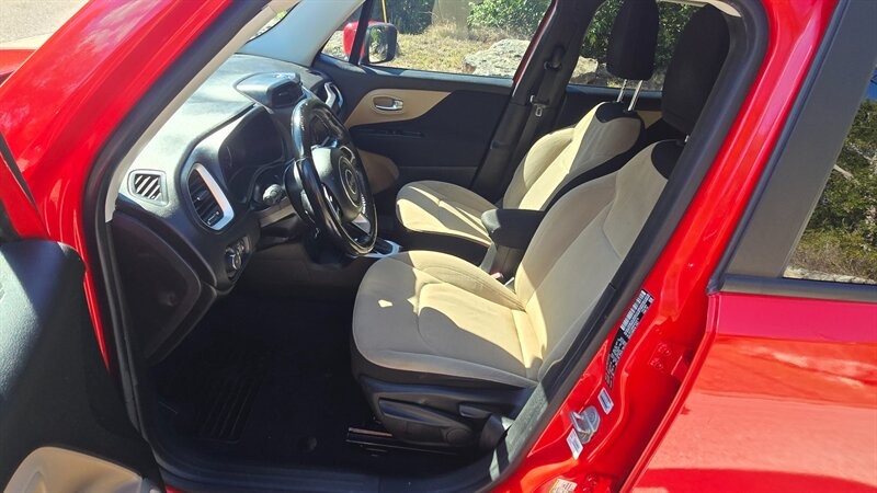 Jeep Renegade Vehicle Image 9