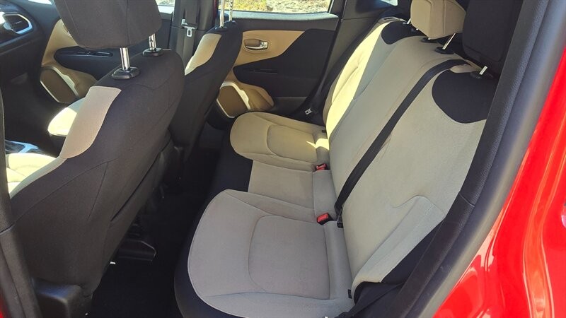 Jeep Renegade Vehicle Image 10