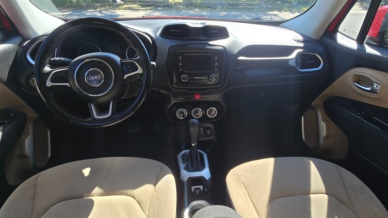 Jeep Renegade Vehicle Image 11