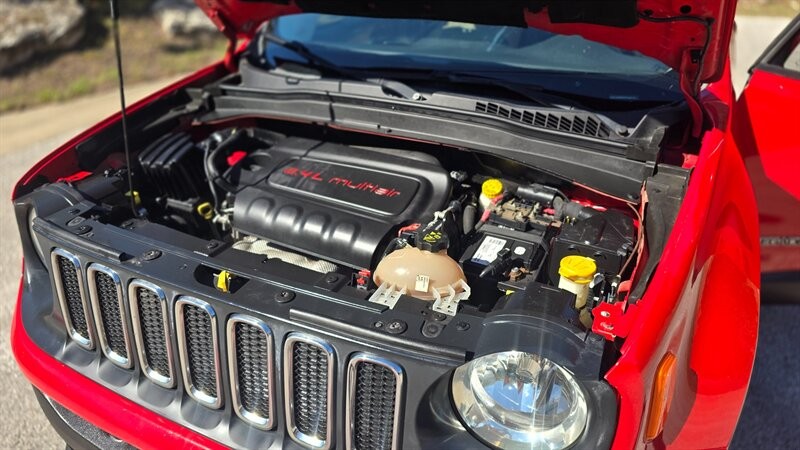 Jeep Renegade Vehicle Image 13