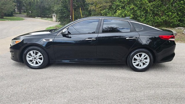 Kia Optima Vehicle Full-screen Gallery Image 02