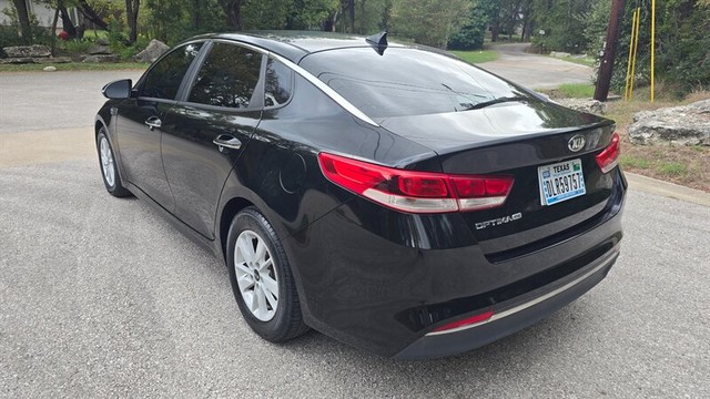 Kia Optima Vehicle Full-screen Gallery Image 03