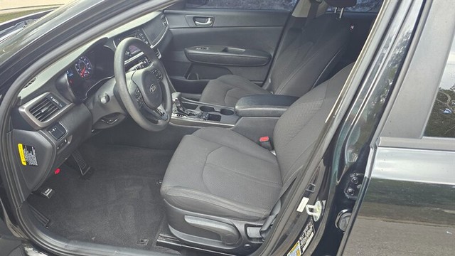 Kia Optima Vehicle Full-screen Gallery Image 09