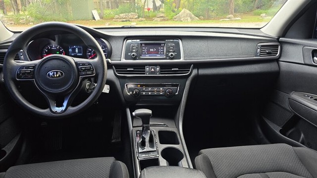 Kia Optima Vehicle Full-screen Gallery Image 11