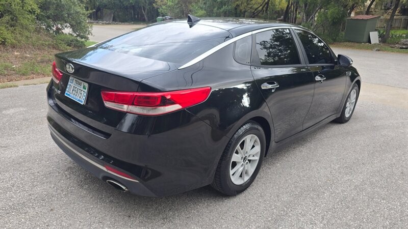 Kia Optima Vehicle Image 5