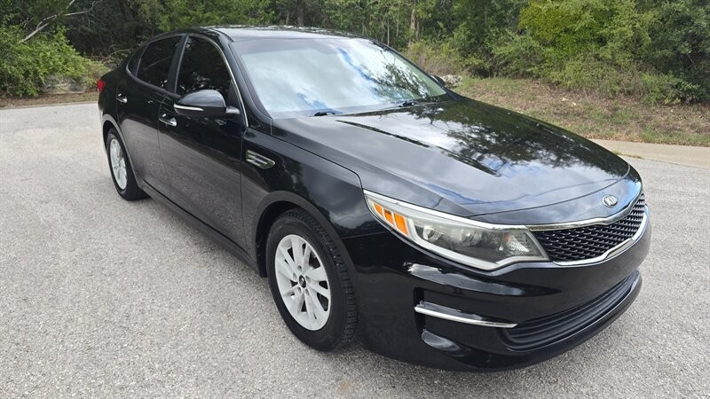 Kia Optima Vehicle Image 7