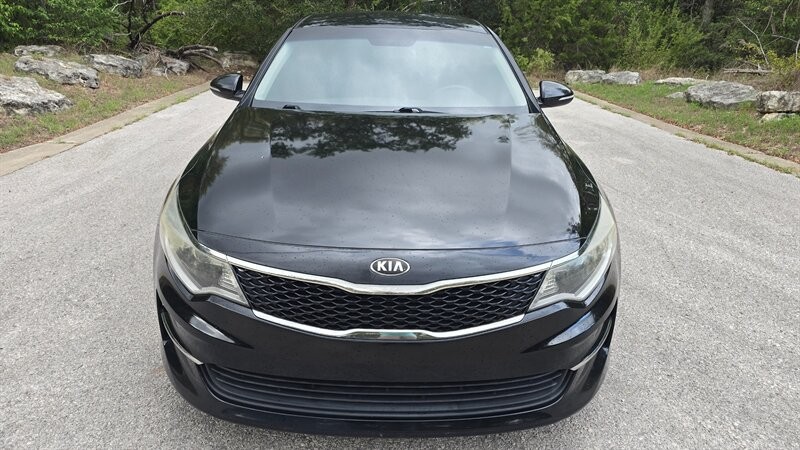 Kia Optima Vehicle Image 8