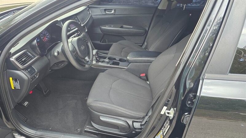Kia Optima Vehicle Image 9