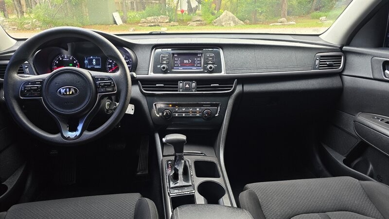 Kia Optima Vehicle Image 11