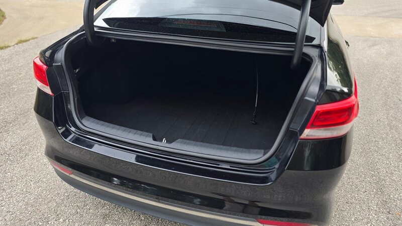 Kia Optima Vehicle Image 12