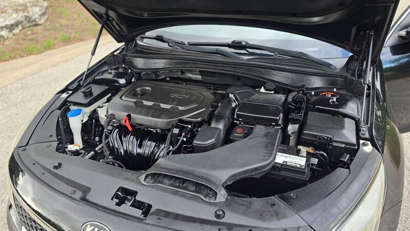 Kia Optima Vehicle Image 13