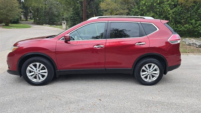 Nissan Rogue Vehicle Full-screen Gallery Image 02