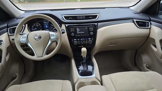 Nissan Rogue Vehicle Full-screen Gallery Image 12