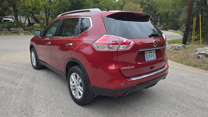 Nissan Rogue Vehicle Image 3