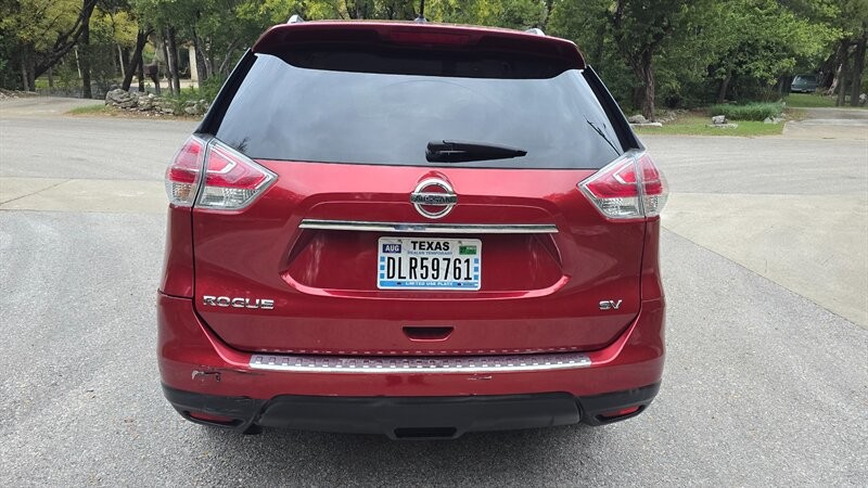Nissan Rogue Vehicle Image 4