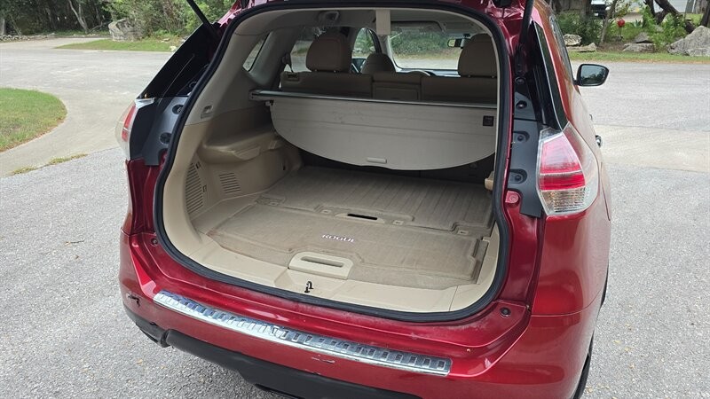 Nissan Rogue Vehicle Image 13